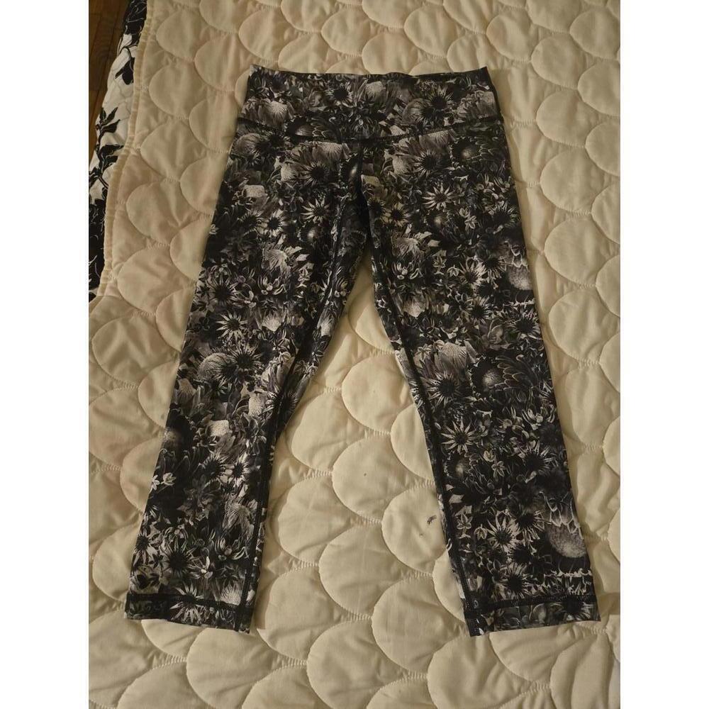 Lululemon Women's Black and White Floral Leggings cropped Size 6